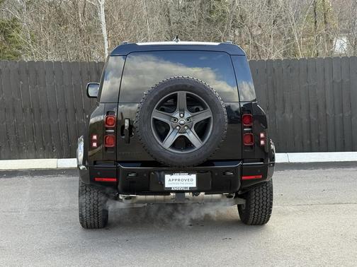 2024 Land Rover Defender 110 P400 X-Dynamic SE