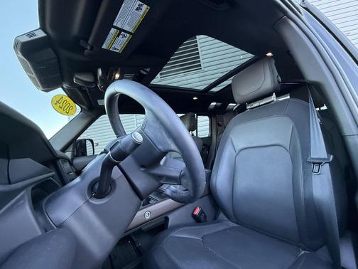 2024 Land Rover Defender 110 P400 X-Dynamic SE