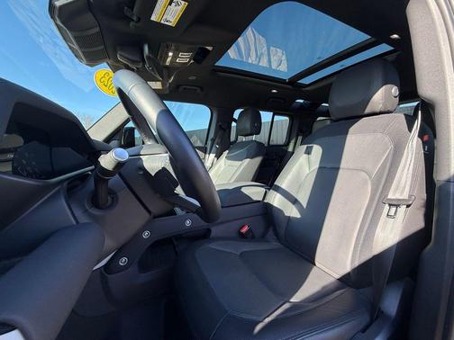 2023 Land Rover Defender 110 X-Dynamic SE