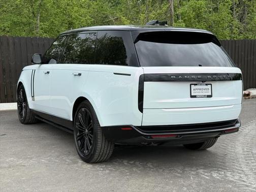 2025 Land Rover Range Rover P530 SE 7 Seat