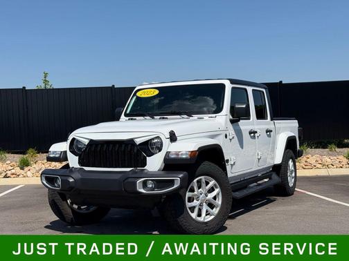 Bright White Clearcoat 2023 Jeep Gladiator Sport S