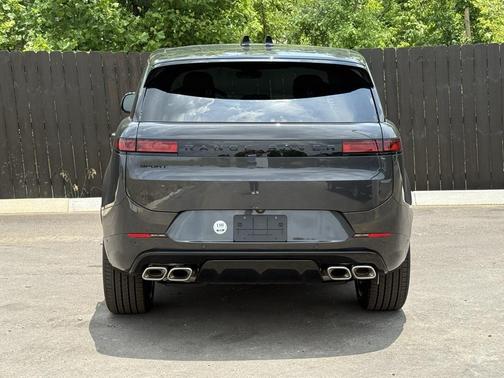 2025 Land Rover Range Rover Sport SE