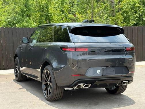 Carpathian Gray Premium Metallic 2025 Land Rover Range Rover Sport SE