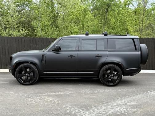 2025 Land Rover Defender 130 P400 X-Dynamic SE
