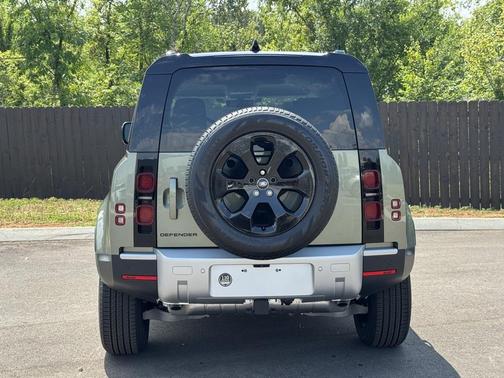 2025 Land Rover Defender 110 P400 S