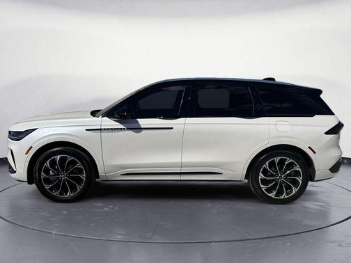 White Platinum Clearcoat Metallic 2025 Lincoln Nautilus Reserve