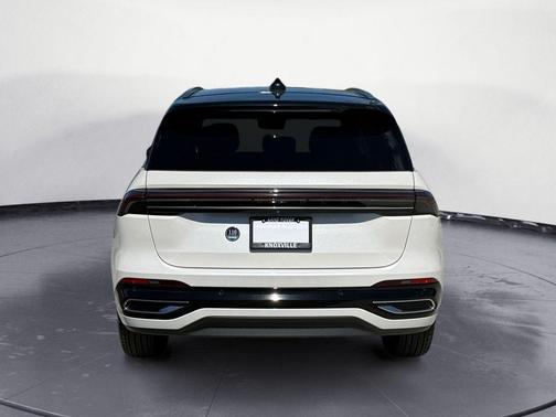 White Platinum Clearcoat Metallic 2025 Lincoln Nautilus Reserve
