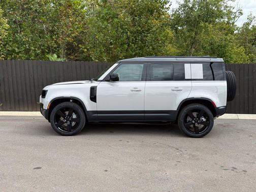 Borasco 2026 Land Rover Defender P300 S