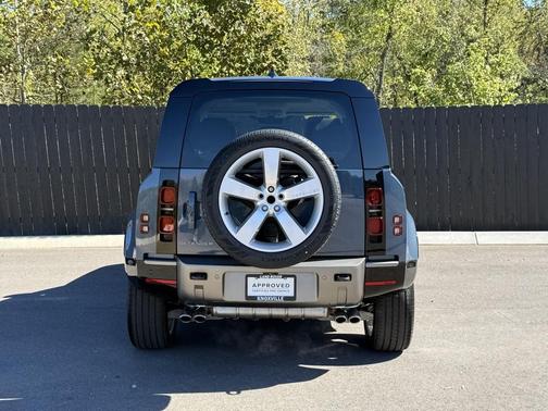 2025 Land Rover Defender 110 P500 X-Dynamic SE