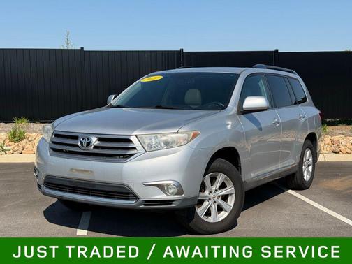 Classic Silver Metallic 2011 Toyota Highlander SE