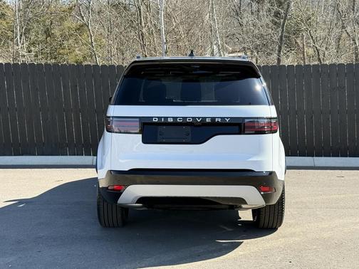 2026 Land Rover Discovery Tempest Edition