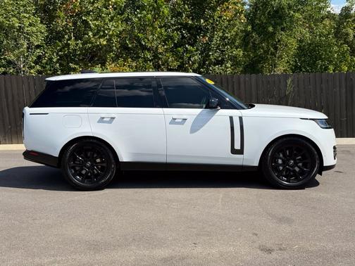 Fuji White 2024 Land Rover Range Rover SE