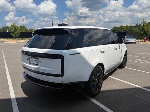 Fuji White 2024 Land Rover Range Rover P400 SE