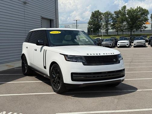Fuji White 2024 Land Rover Range Rover P400 SE