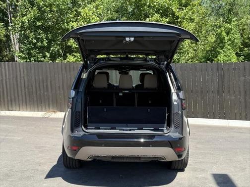 2025 Land Rover Discovery P360 Dynamic SE