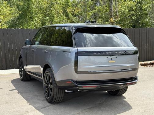2025 Land Rover Range Rover P550e SE