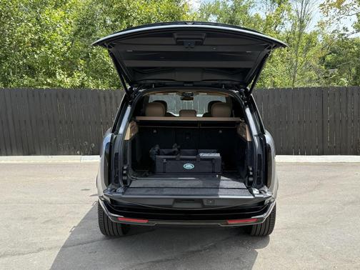 2025 Land Rover Range Rover P550e SE