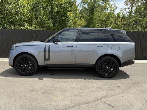 2025 Land Rover Range Rover P550e SE