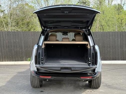 2025 Land Rover Range Rover P550e SE