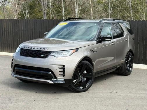 Varesine Blue Metallic 2025 Land Rover Discovery P300 Dynamic SE