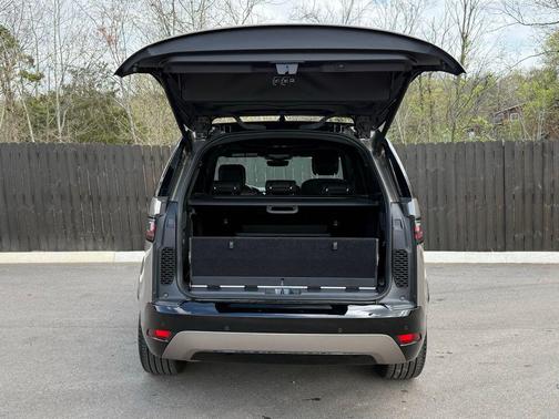 Varesine Blue Metallic 2025 Land Rover Discovery P300 Dynamic SE