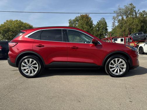 2022 Ford Escape Titanium