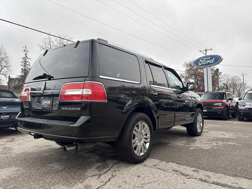 2011 Lincoln Navigator Base