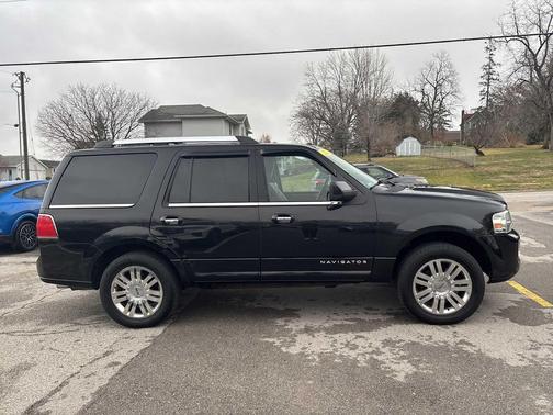 2011 Lincoln Navigator Base