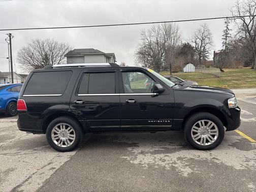 2011 Lincoln Navigator Base