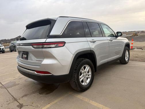 2022 Jeep Grand Cherokee Laredo