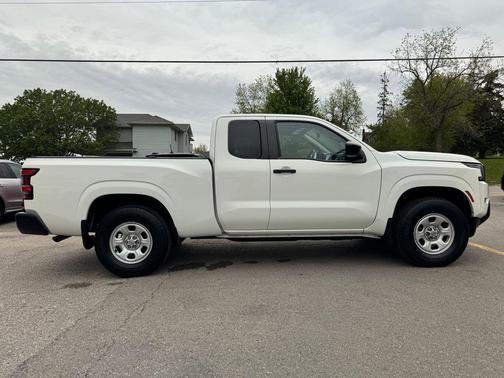 Glacier White 2024 Nissan Frontier S
