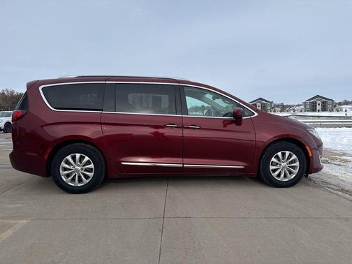 2018 Chrysler Pacifica Touring-L