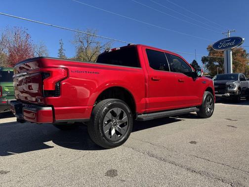2024 Ford F-150 Lightning LARIAT