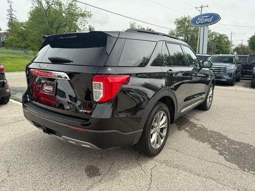 Black Metallic 2024 Ford Explorer XLT