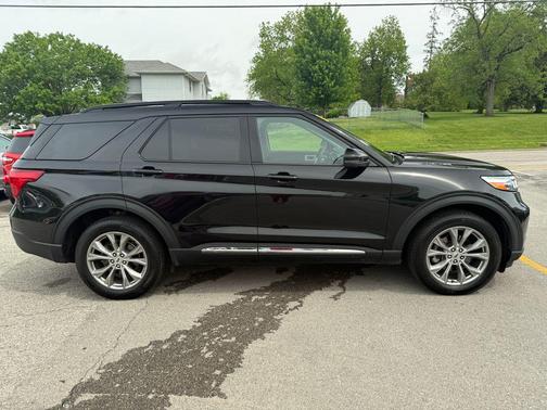 Black Metallic 2024 Ford Explorer XLT