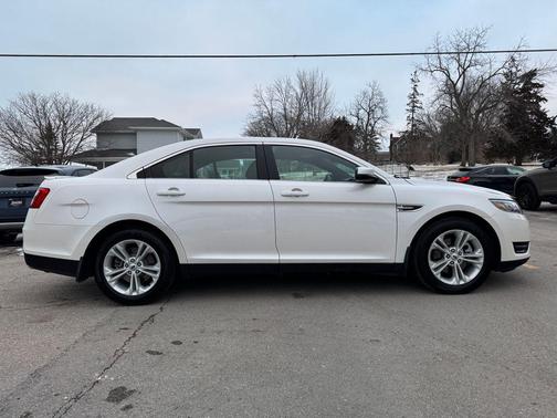 2018 Ford Taurus SEL