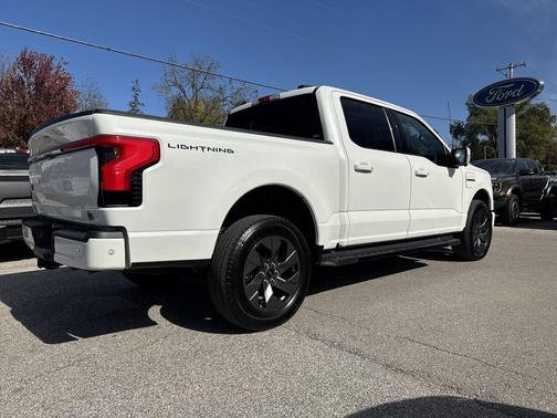 2022 Ford F-150 Lightning LARIAT