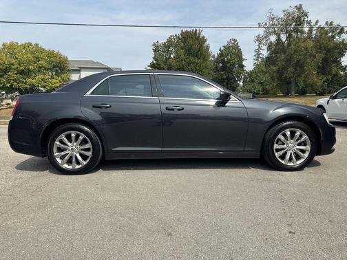 2018 Chrysler 300 Touring