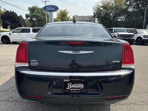 2018 Chrysler 300 Touring