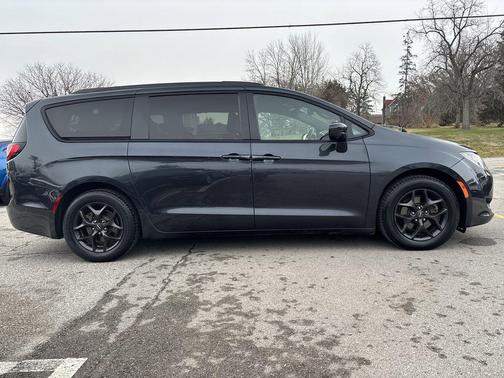 2020 Chrysler Pacifica Touring L