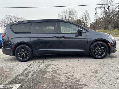 2020 Chrysler Pacifica Touring L