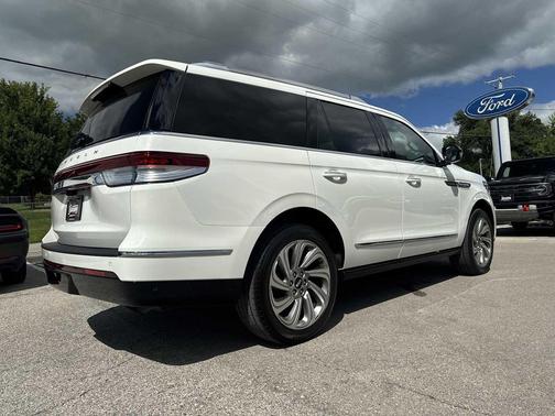 2024 Lincoln Navigator Premiere