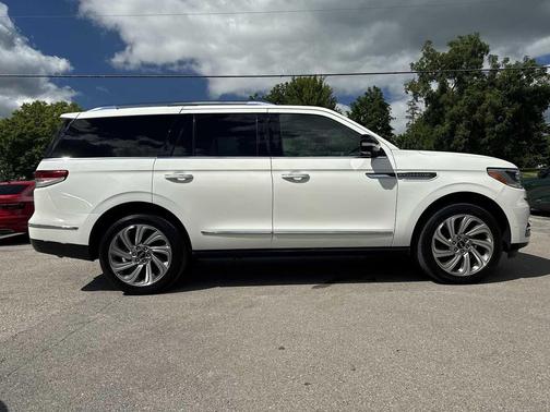 2024 Lincoln Navigator Premiere