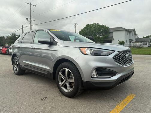Iconic Silver Metallic 2023 Ford Edge SEL