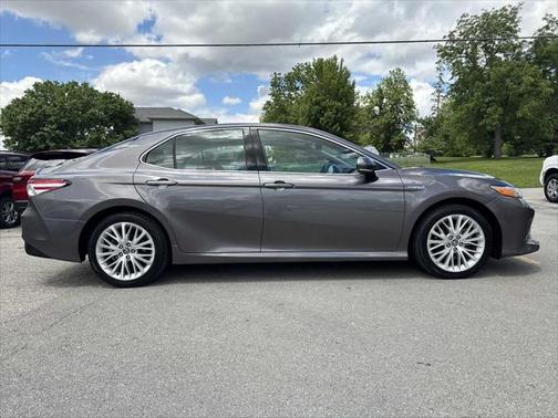 2020 Toyota Camry Hybrid XLE