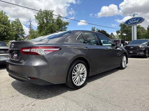 2020 Toyota Camry Hybrid XLE