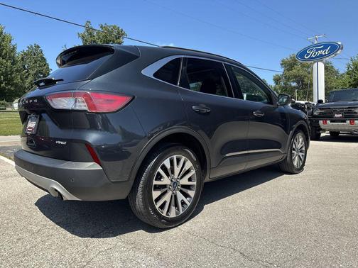 2022 Ford Escape Titanium