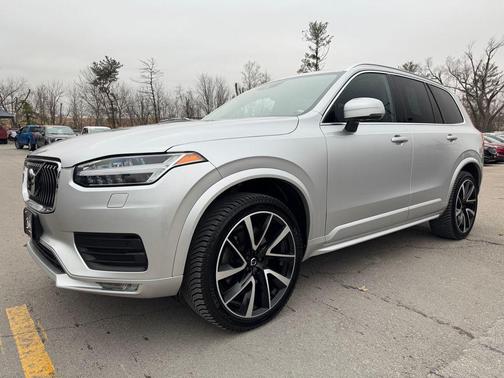 2020 Volvo XC90 T6 Momentum