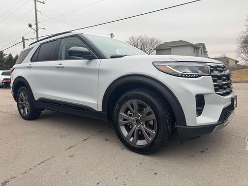 2026 Ford Explorer Active w/200A Pkg