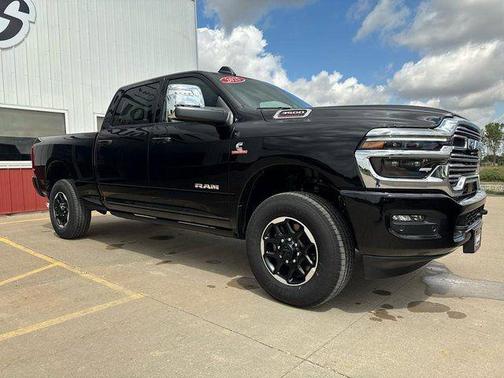 Diamond Black Crystal Pearlcoat 2025 RAM 3500 Laramie Crew Cab 4x4 6'4' Box